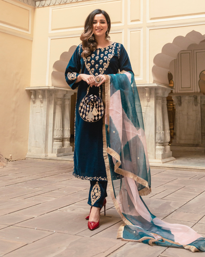 Unstitched Silk Velvet Pakistani Print Winter Suit for Ladies – Stilento