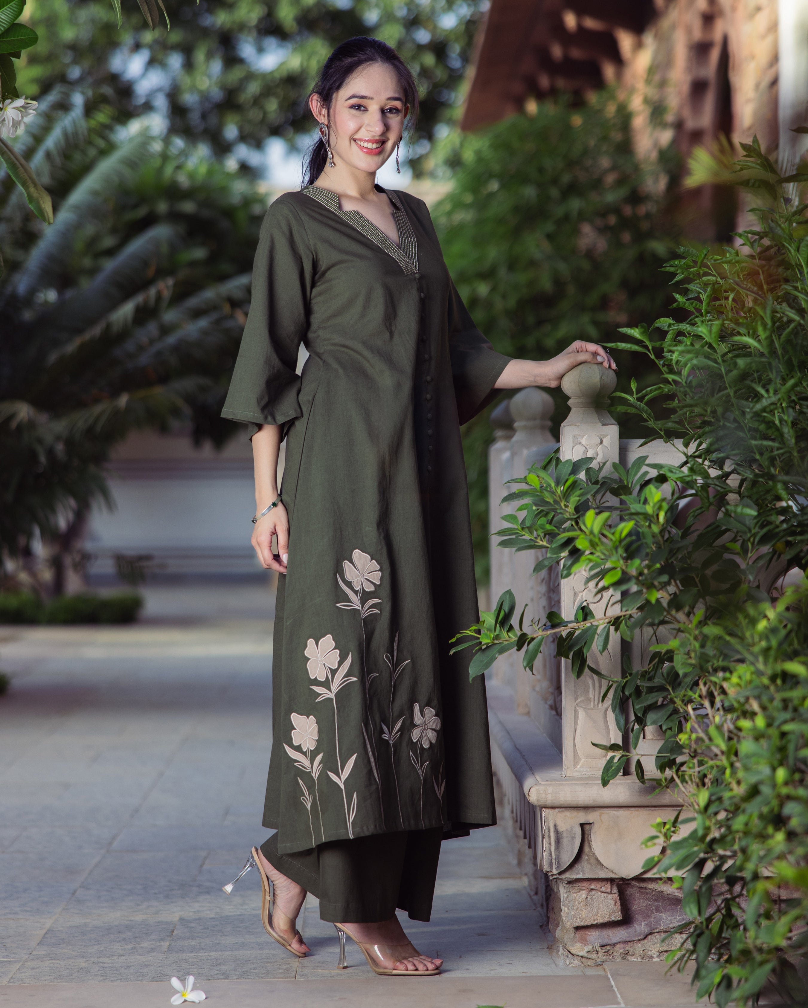 Women Green Cotton Blend Kurta set main image 1