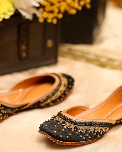Black Golden Beats Handcrafted Jutti
