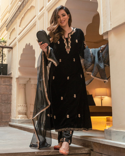 Shop Kurtas for Women Online | Jaypore | Celebrity fashion outfits, Velvet  dress designs, Velvet suit design